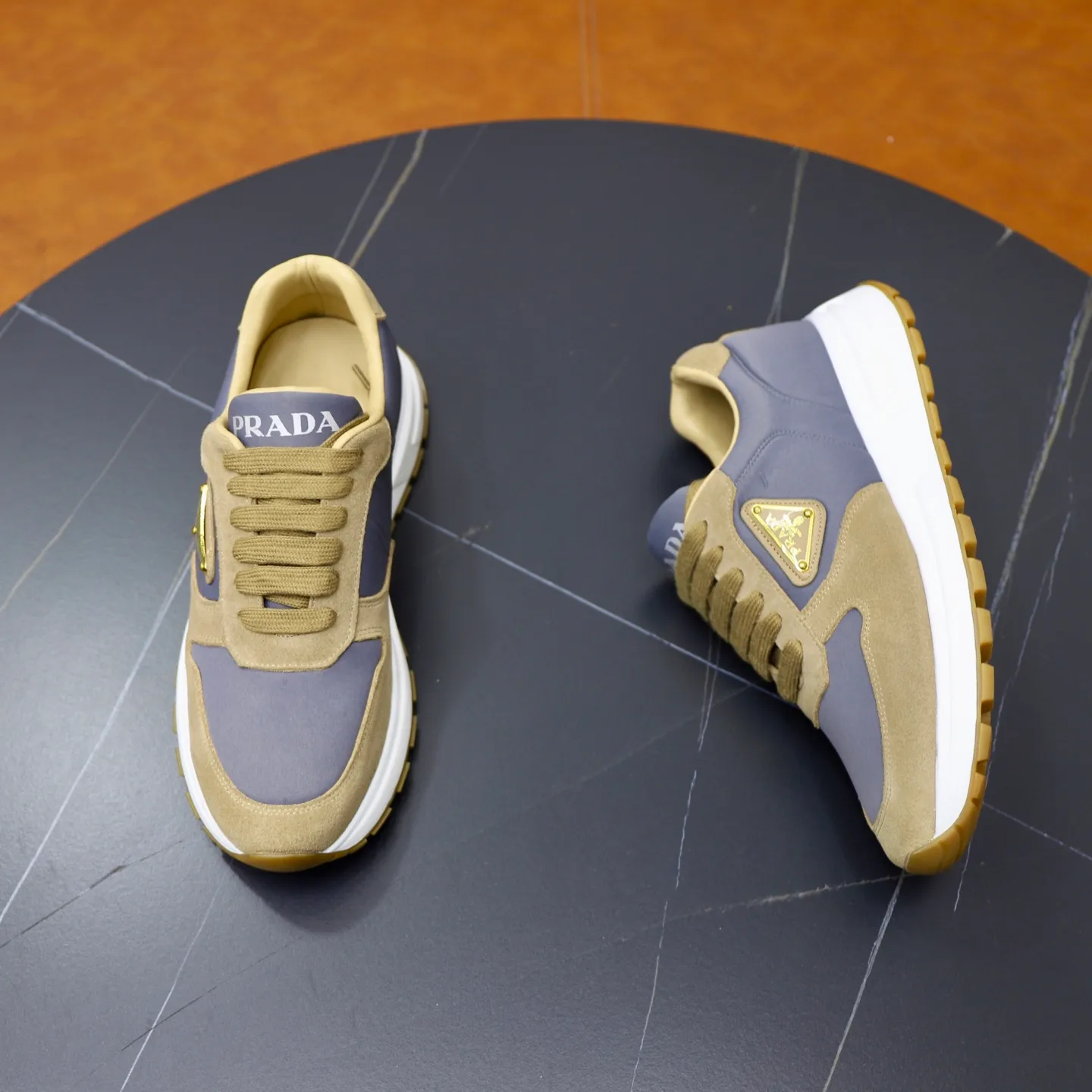 Men's shoes 💰462💰🙅‍♂️🙅‍♂️🙅‍♂️ Brand: PRADA Standard code: 38–44 (45 can be customized) Grade: Same as the official website Material: Original cowhide fabric Comfortable sheepskin lining Lightweight and wear-resistant outsole Style category: Men's fashionable casual shoes and boots Running sneakers Distinguished luxury brand elements Top luxury Color: actual picture color